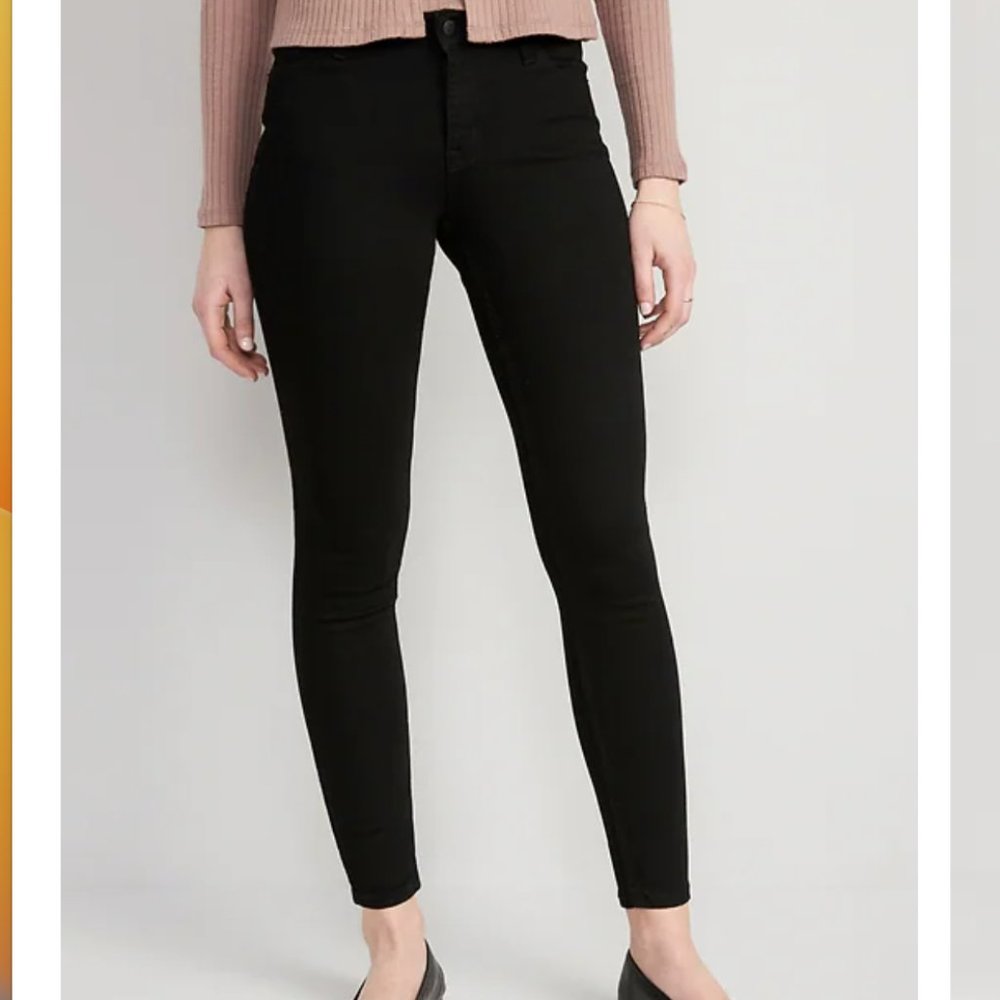 NWT Old Navy Rockstar Super Skinny Sz. 8